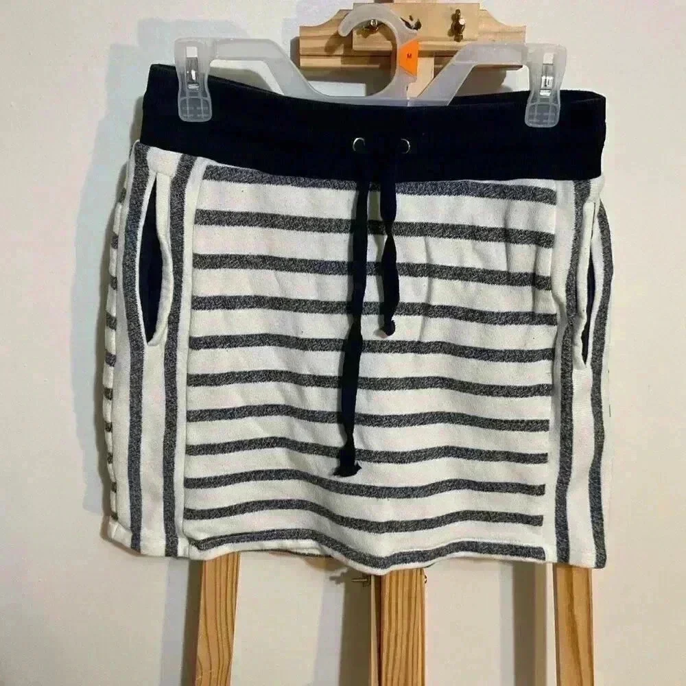 Jones New York stripped mini skort size small